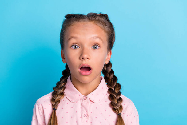 Photo of young little girl amazed shocked surprised stupor fake novelty news isolated over blue color background. - 写真・画像