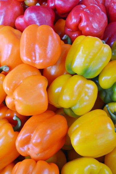 Sweet orange, yellow and red bell peppers - Foto, afbeelding