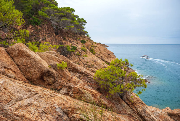 Tossa De Mar, Catalonia, Spain. Picturesque Costa Brava coast with beautiful beaches and clean turquoise water. - Fotografie, Obrázek