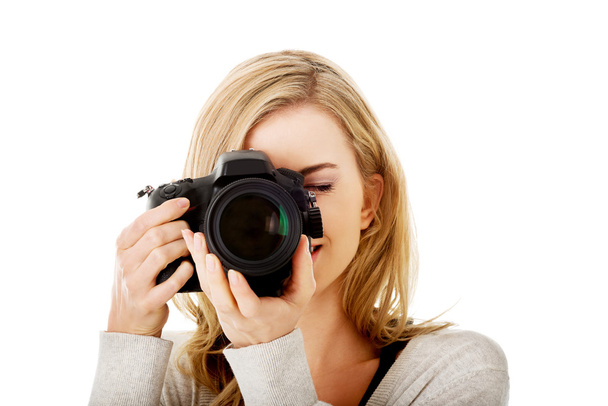 Woman photographer with DSLR - 写真・画像