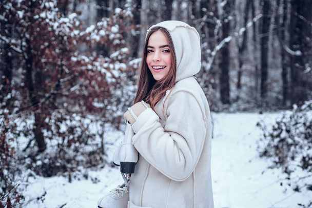 Winter woman. Winter portrait of young beautiful brunette woman in snow Garden. People in snow. Woman winter portrait. - Foto, Imagen