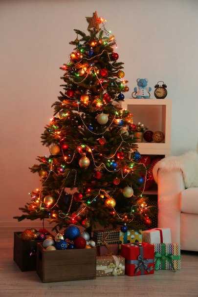 Decorated Christmas tree - Foto, afbeelding