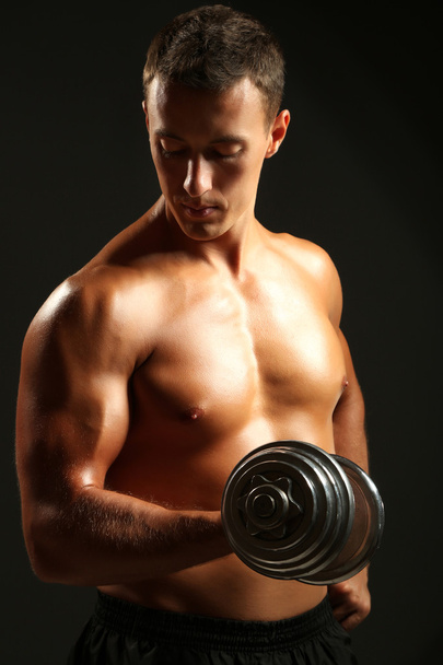 Handsome young muscular sportsman - Foto, afbeelding