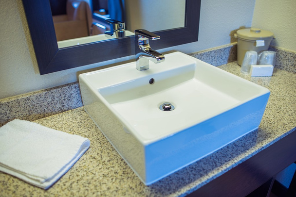 Hotel Bathroom Sink - Φωτογραφία, εικόνα