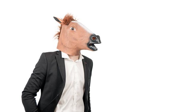 Tvrdě pracující zaměstnanec. Zaměstnanec v masce s koňskou hlavou. Profesionální muž jako kůň - Fotografie, Obrázek
