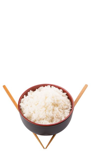 Un tazón de arroz y un par de palillos sobre fondo blanco
 - Foto, Imagen