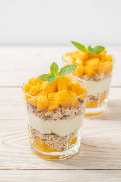 fresh mango yogurt with granola in glass - healthy food style - Fotoğraf, Görsel