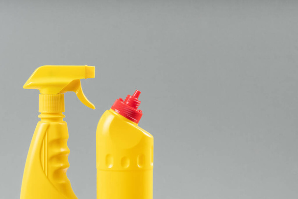 Side view of bottles with household chemicals. Spring house cleaning. - Foto, afbeelding