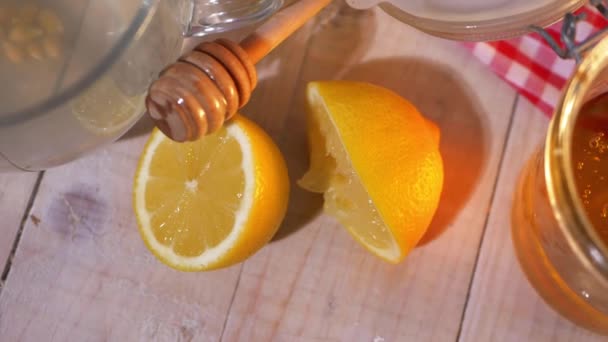 Erkältung und Grippe Hausmittel mit Honig und Zitrone  - Filmmaterial, Video