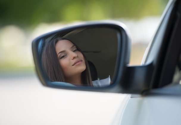 Woman face in car mirror - Φωτογραφία, εικόνα