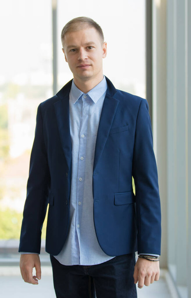 Portrait vertical adult caucasian businessman look confident and wearing blue suit standing smile to look at camera - Φωτογραφία, εικόνα