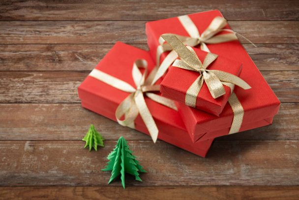 gift boxes and christmas trees on wooden boards - 写真・画像