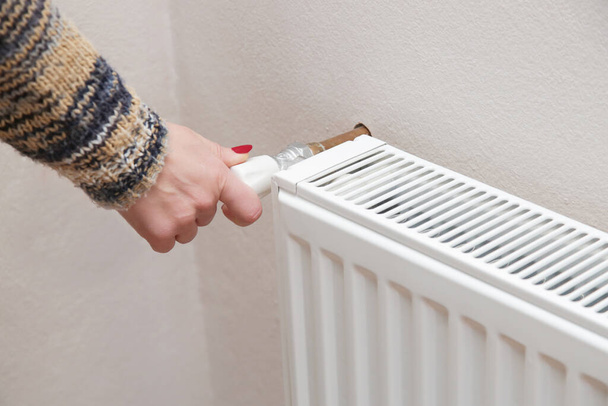 Nő beállító termosztát radiátor szelep. - Fotó, kép