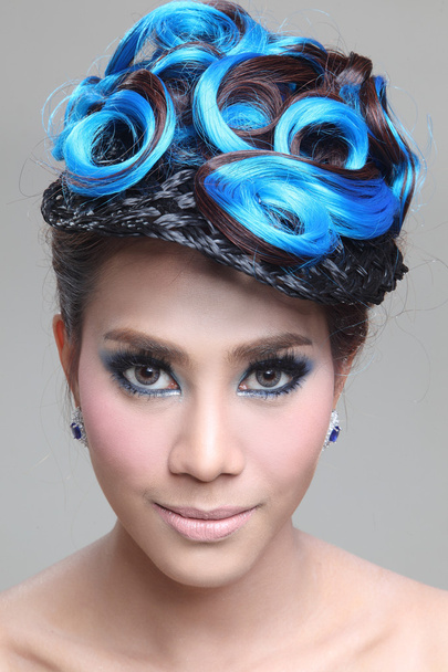 Elegant fashion brunette Thai woman posing with creative chignon hair-style - Valokuva, kuva