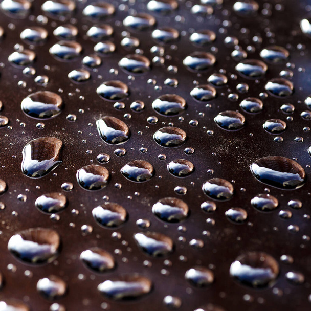Pattern of water drops in a shining metallic surface with sky reflections,Water droplet on the car hood. Realistic pure water droplet water drops for creative banner design  - Foto, imagen