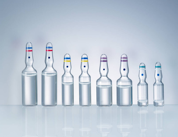 frascos y ampollas farmacéuticas para la vacuna Covid-19 - Foto, imagen