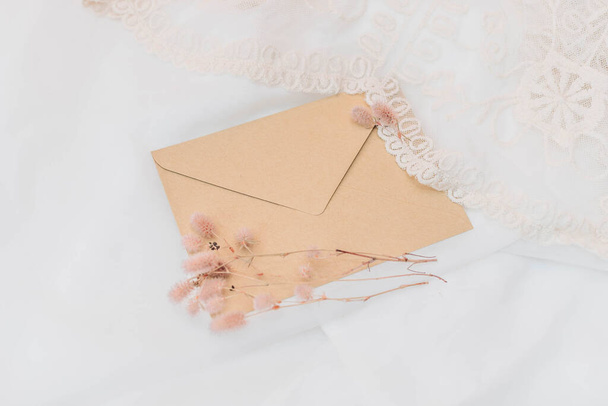 Vista superior de la tarjeta en blanco con lugar para su texto. Tarjeta de boda, invitación de boda - Foto, Imagen