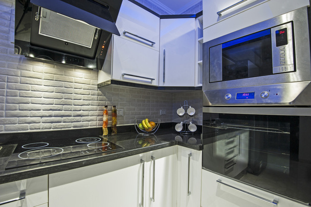 Küchenbereich in Luxuswohnung - Foto, Bild