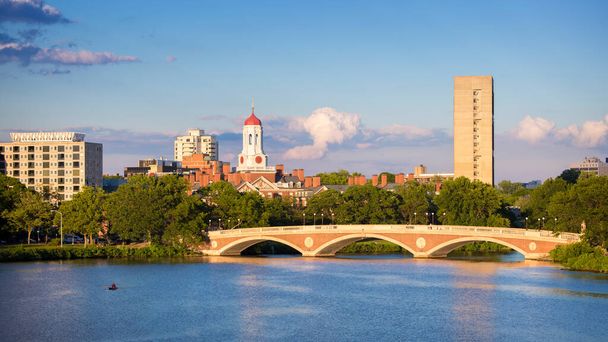 Vista de la icónica arquitectura de la Universidad de Harvard en Cambridge, Massachusetts, EE.UU.. - Foto, imagen