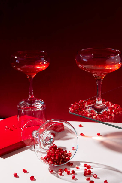 Festive red cocktails. Pomegranate drinks - Фото, зображення
