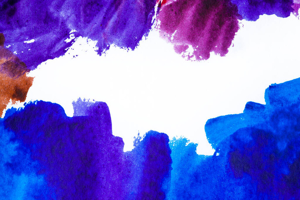白紙に青・紫・ピンクの抽象水彩画 - 写真・画像