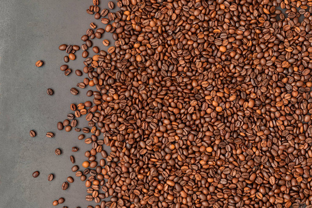 Fondo de granos de café tostados frescos. Vista superior. - Foto, imagen