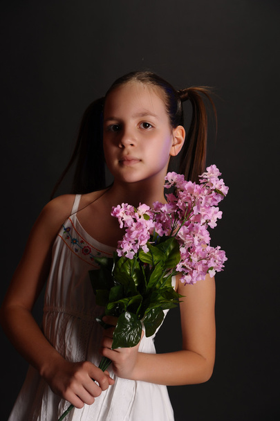 Girl with a bouquet of lilacs - Fotoğraf, Görsel