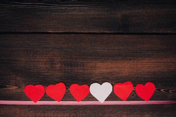 corazón creativo decoración textura madera fondo San Valentín día - Foto, imagen