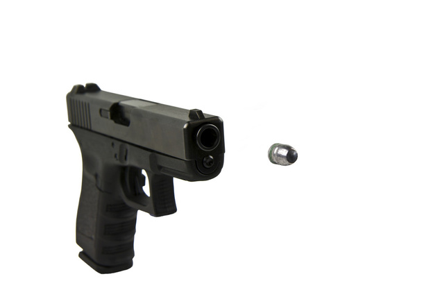 Черный пистолет с пулей
 - Фото, изображение