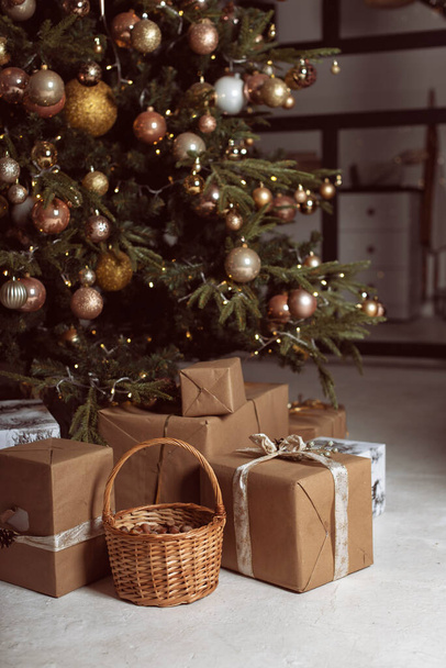 Χριστουγεννιάτικα στολίδια και αξεσουάρ στο στούντιο - Φωτογραφία, εικόνα