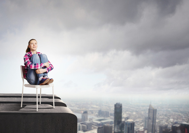 žena na vrcholu budovy - Fotografie, Obrázek