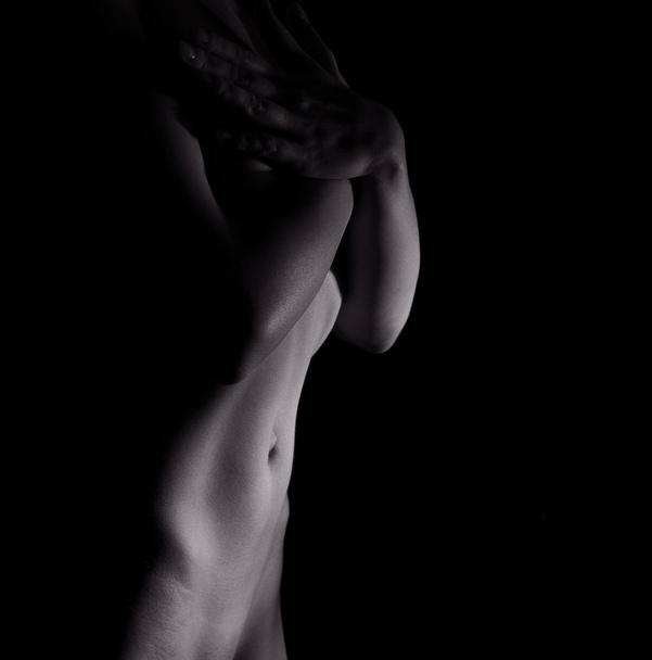 Sexy nu corps de femme méconnaissable sur fond noir
.     - Photo, image