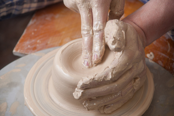 manos de un alfarero - Foto, imagen