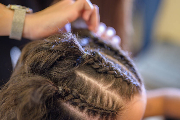 Hairdressing salon that blends the hair of a bride - Fotó, kép