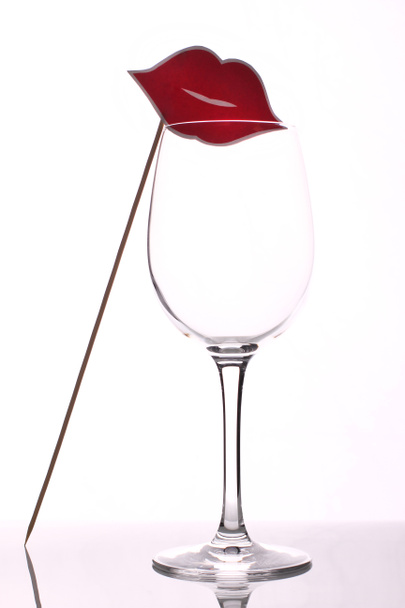 Copa de vino con labios beso. Amor.
. - Foto, Imagen