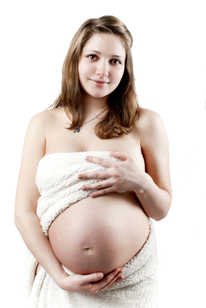 Mulher grávida em uma pele branca
 - Foto, Imagem