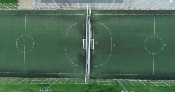 ylhäältä alas näkymä julkinen jalkapallo, jalkapallokenttiä puistossa. - Materiaali, video