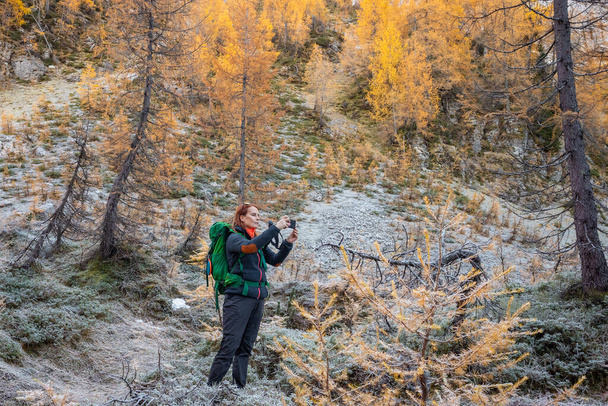 Woman in the mountains - Valokuva, kuva