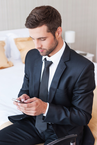 Man in formalwear typing message - Фото, изображение