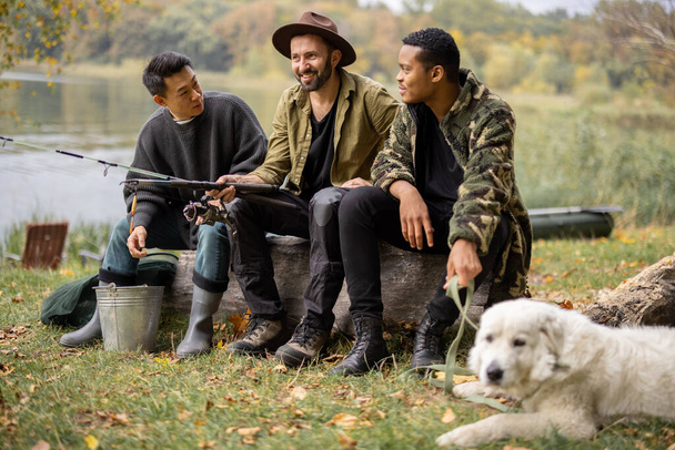 Multiracial male friends rest and talk in nature - Foto, Bild