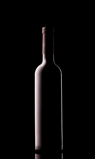 Черная бутылка вина
 - Фото, изображение