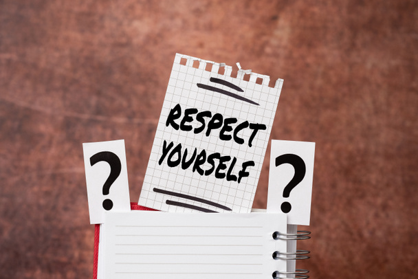 Text, der Inspiration zeigt Respect Yourself. Konzeptfoto im Glauben, dass man gut und würdig behandelt wird Brainstorming Die neue Idee von Lösungen und Antworten Suche nach weiteren Hinweisen - Foto, Bild