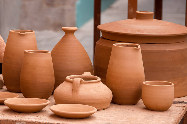  Концепція керамічної сирої кераміки, глини, кераміки. Стародавня традиційна іспанська кераміка
.  - Фото, зображення
