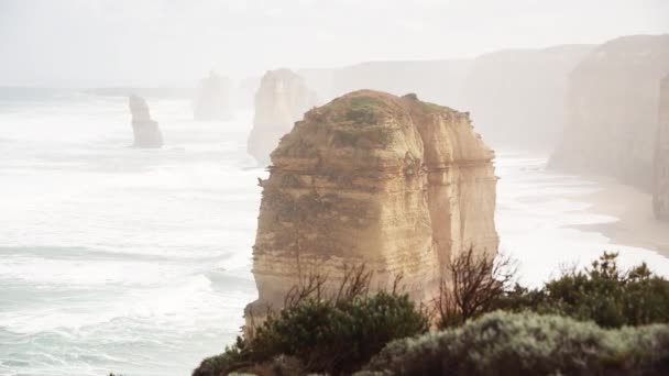 De Twaalf Apostelen op een stormachtige middag, Port Campbell, Australië - Video