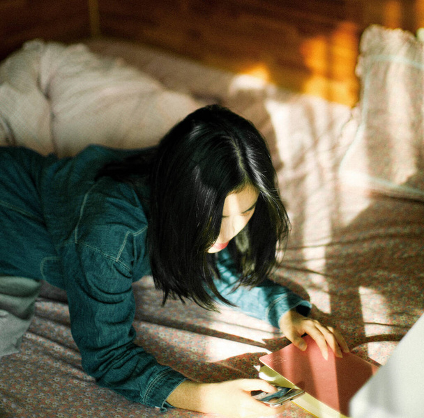 young woman lying on sofa in room - Foto, Imagen