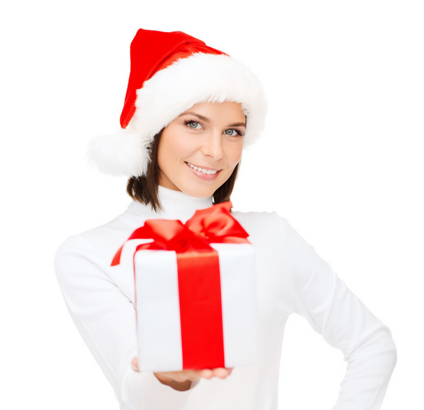 smiling woman in santa helper hat with gift box - Фото, зображення