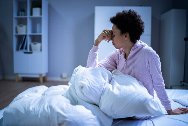 Awake African American Woman In Bed With Insomnia. Sleep Nightmare - Φωτογραφία, εικόνα