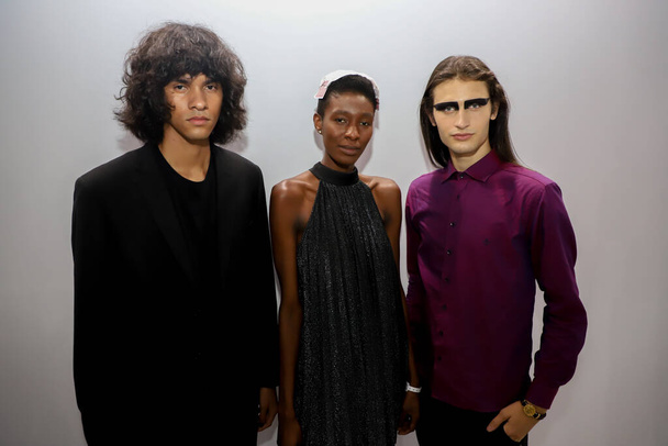 November 18, 2021, Sao Paulo, Brazil: Parade by stylist Walerio Araujo SS 22 collection during the third day of SPFW N52 (Sao Paulo Fashion Week), held at the Brazilian Cultures Pavilion - 写真・画像