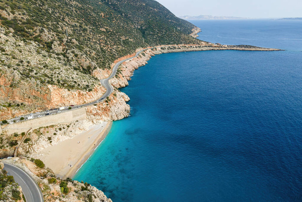 Aerial view of Beautiful bay with sea beach and turquoise sea for summer vacation. Kaputas beach, Antalya, Turkey - Foto, Bild