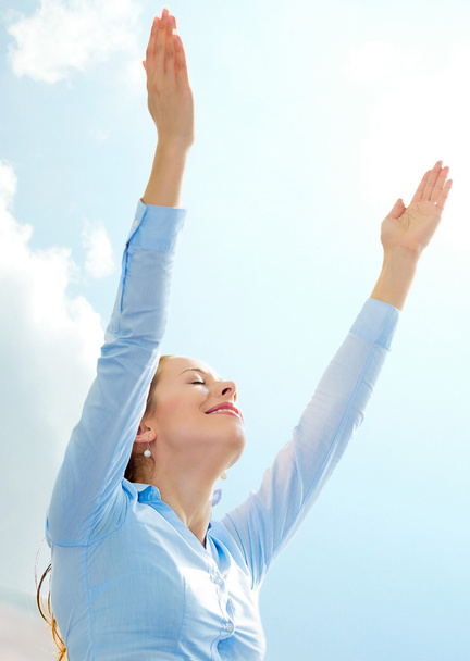 Business woman, smiling, hands, arms raised up to blue sky - Foto, imagen